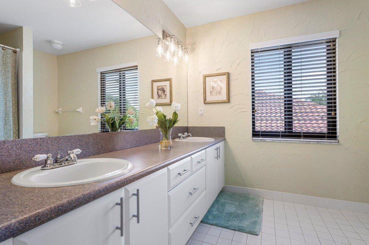 9160 Picot Ct, Boynton Beach FL 33472-2466 exterior