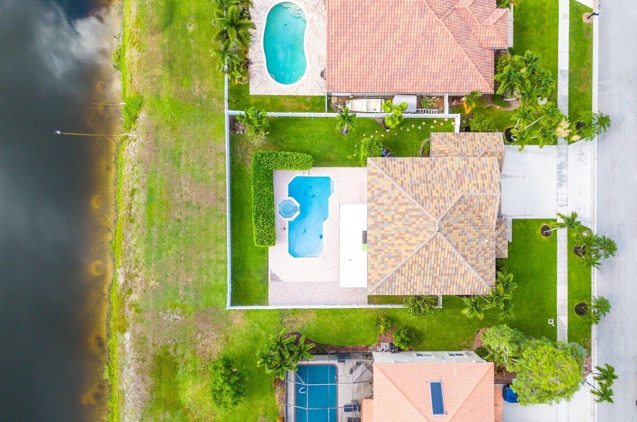 9160 Picot Ct, Boynton Beach FL 33472-2466 exterior