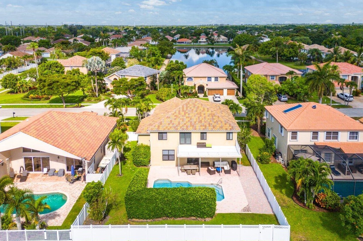 9160 Picot Ct, Boynton Beach FL 33472-2466 exterior