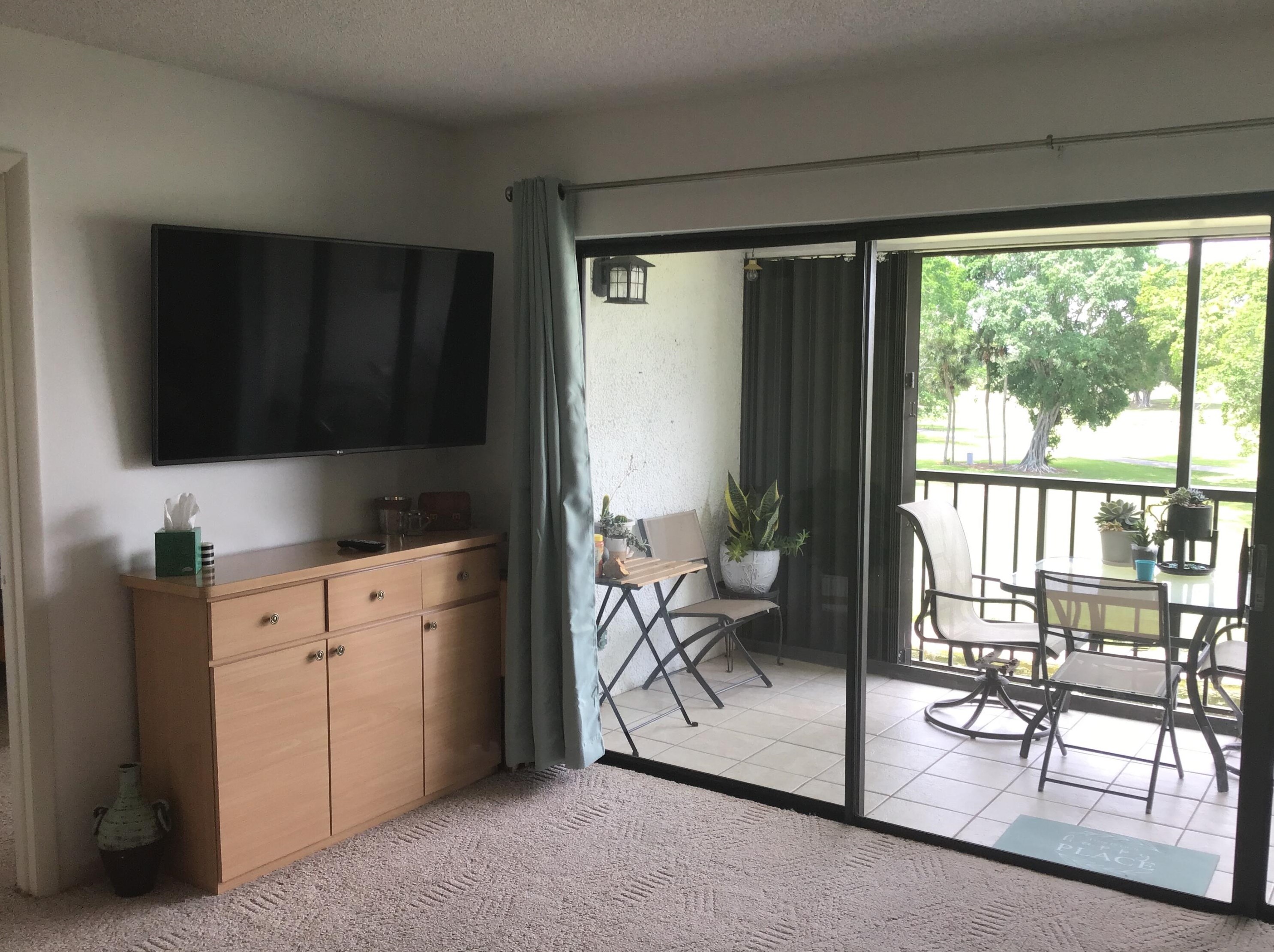 4489 Luxemburg Ct, Lake Worth FL  33467-5059 exterior