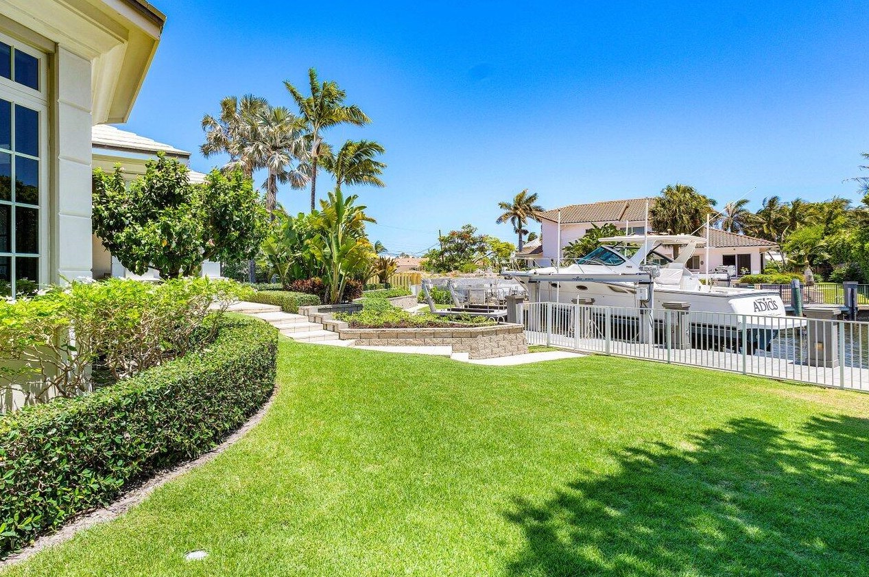 114 Marlin Dr, Boynton Beach FL 33435-3311 exterior