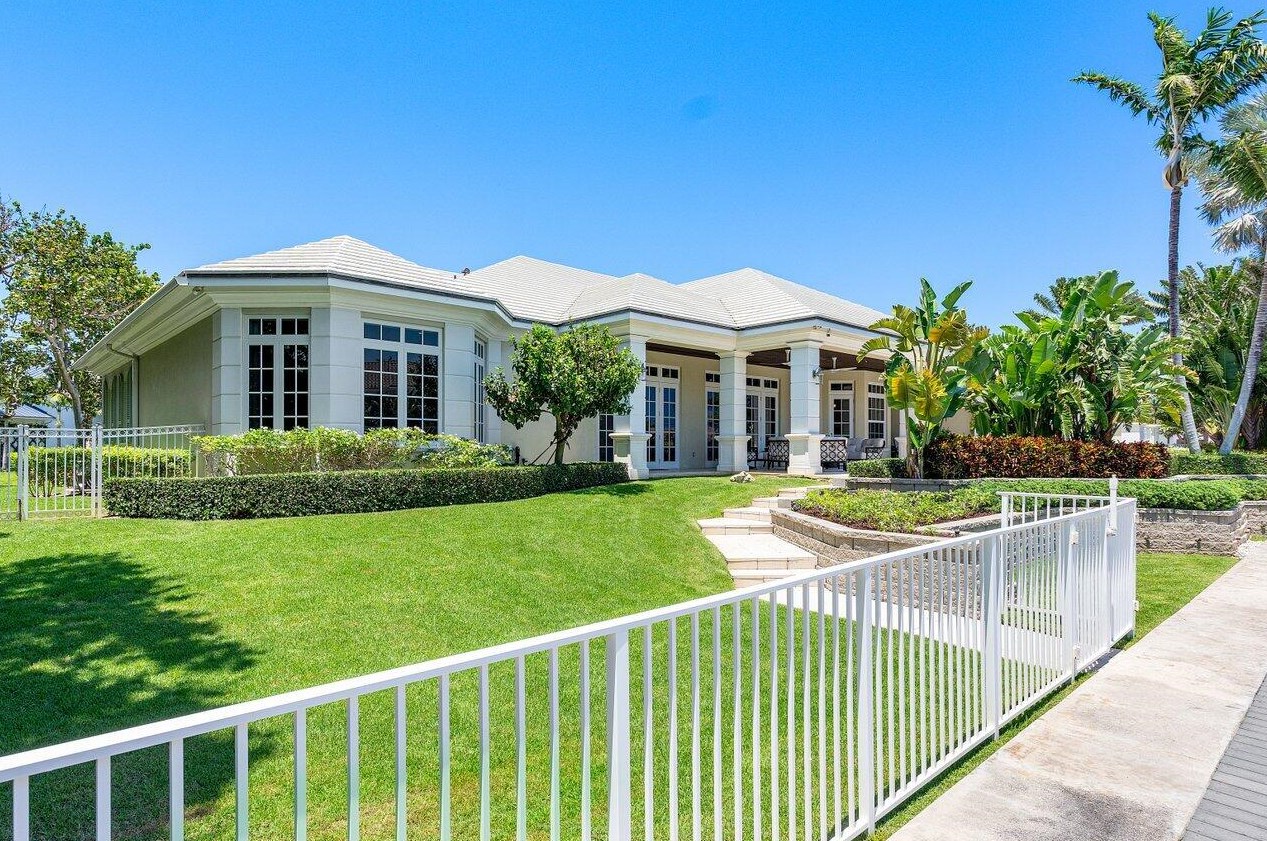 114 Marlin Dr, Boynton Beach FL 33435-3311 exterior