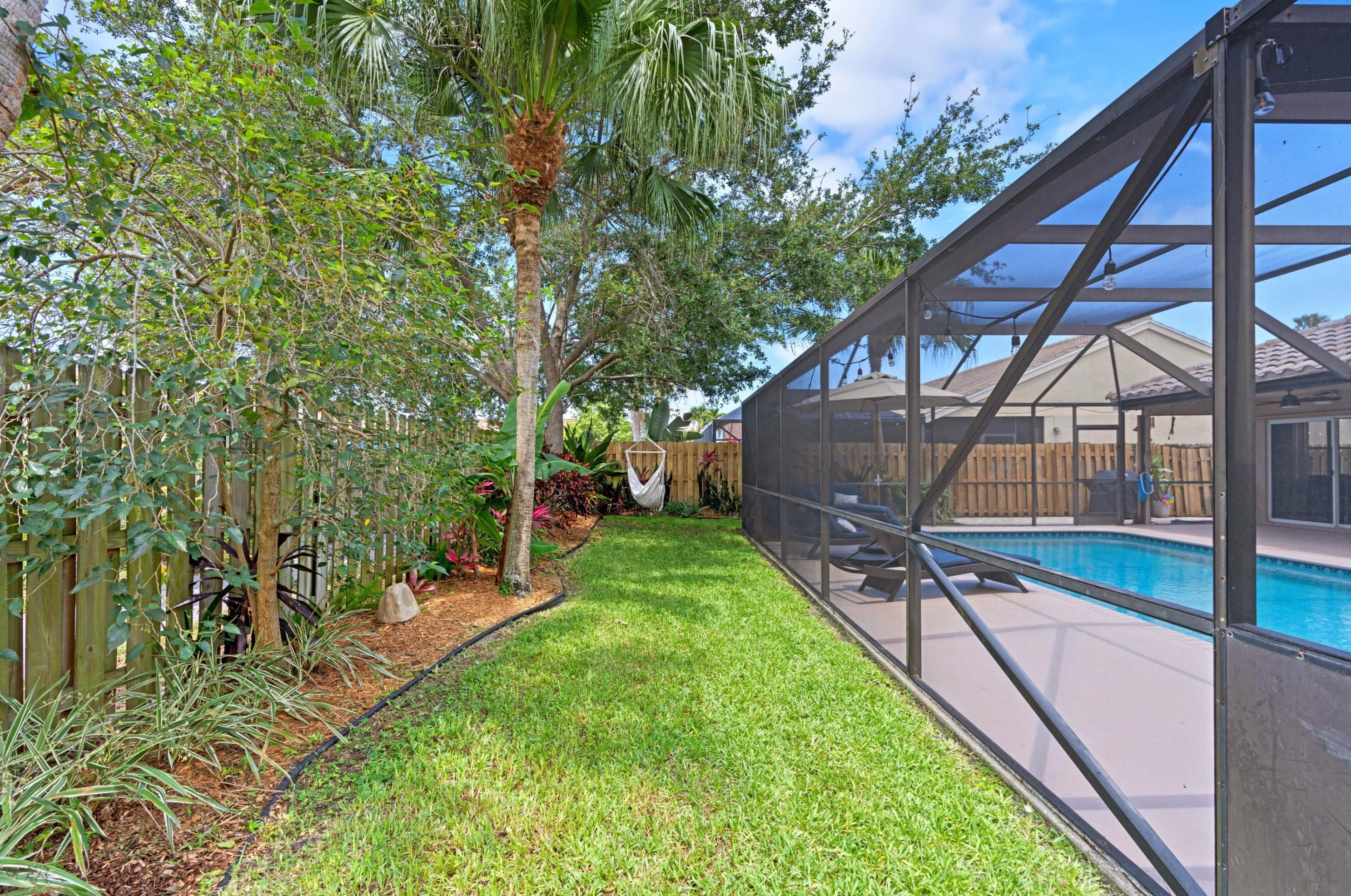 5665 Descartes Cir, Boynton Beach FL 33472-2427 exterior