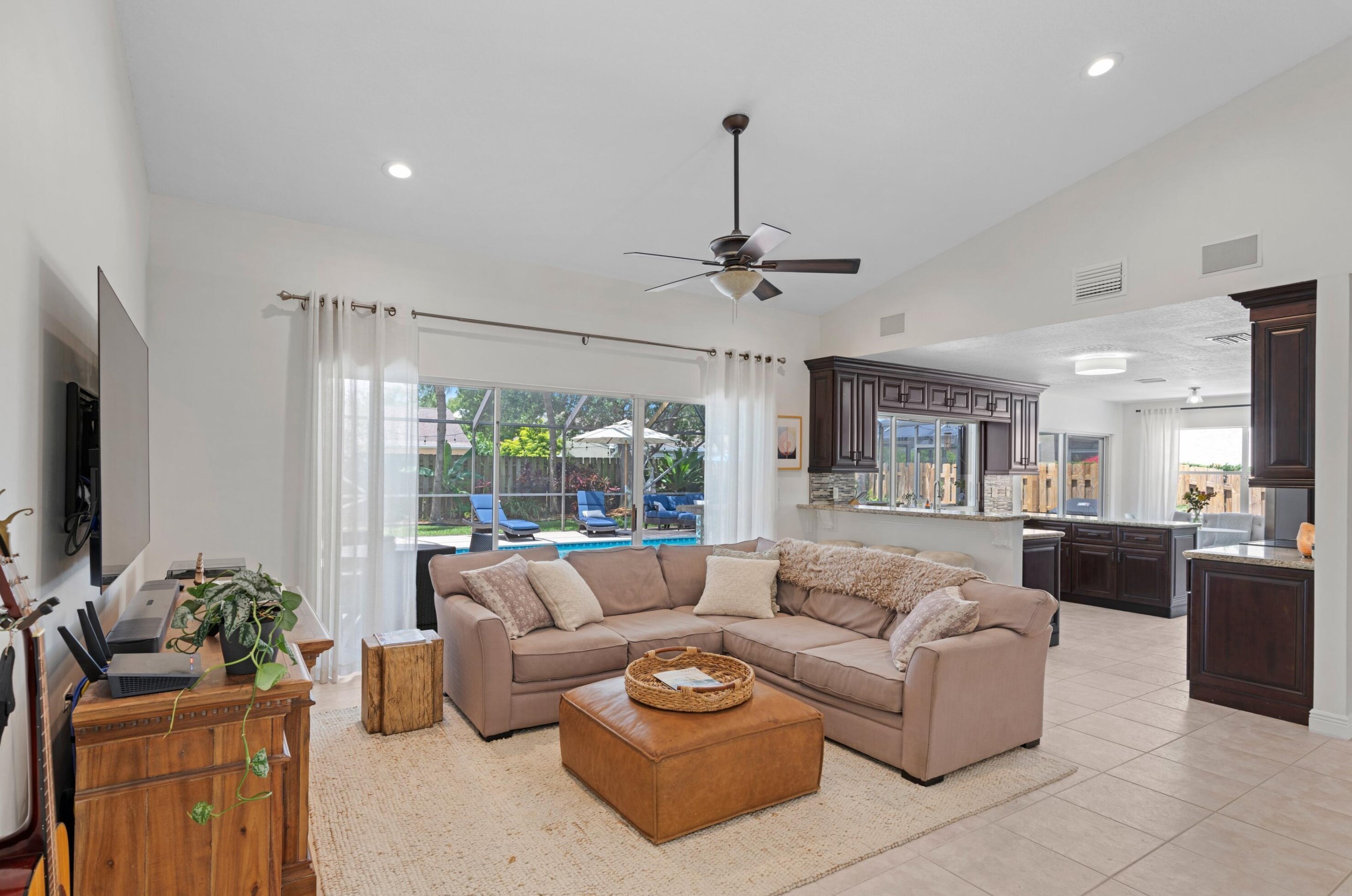 5665 Descartes Cir, Boynton Beach FL 33472-2427 exterior