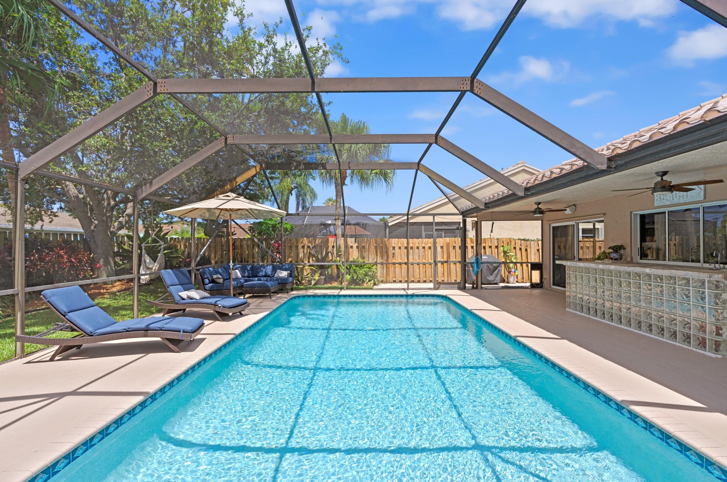 5665 Descartes Cir, Boynton Beach FL 33472-2427 exterior