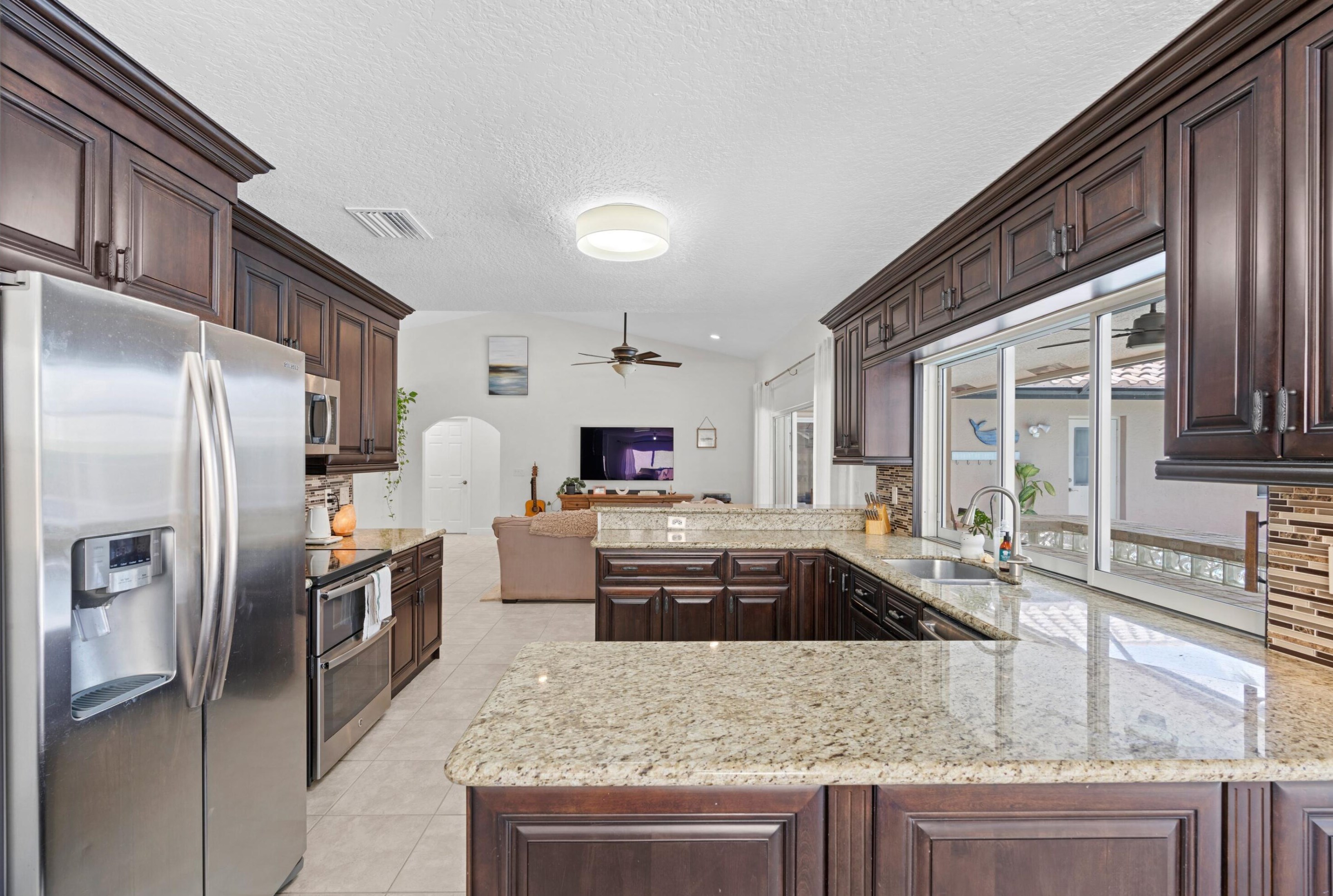 5665 Descartes Cir, Boynton Beach FL 33472-2427 exterior