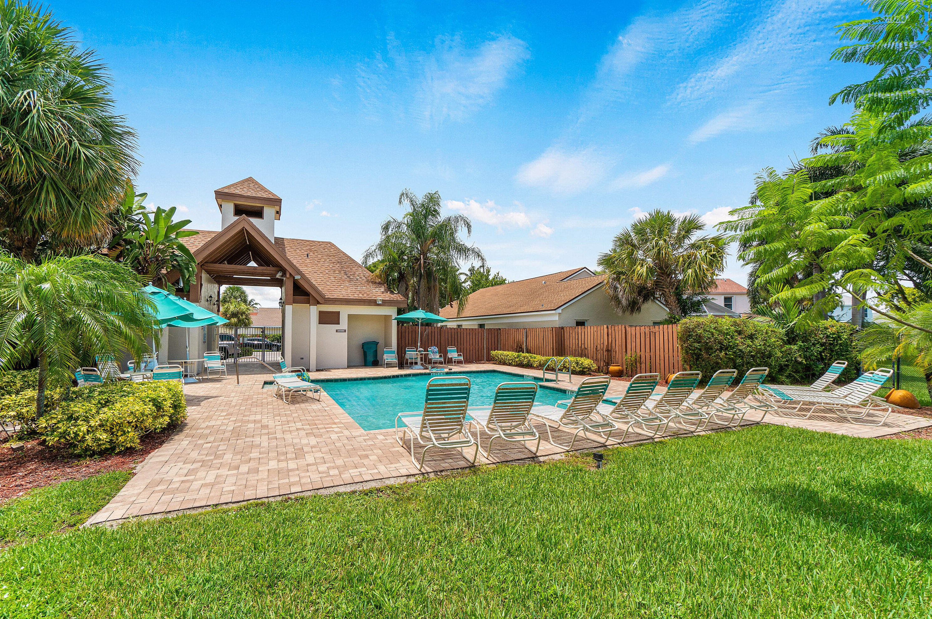 71 King Fisher Way, Boynton Beach FL  33436-9081 exterior