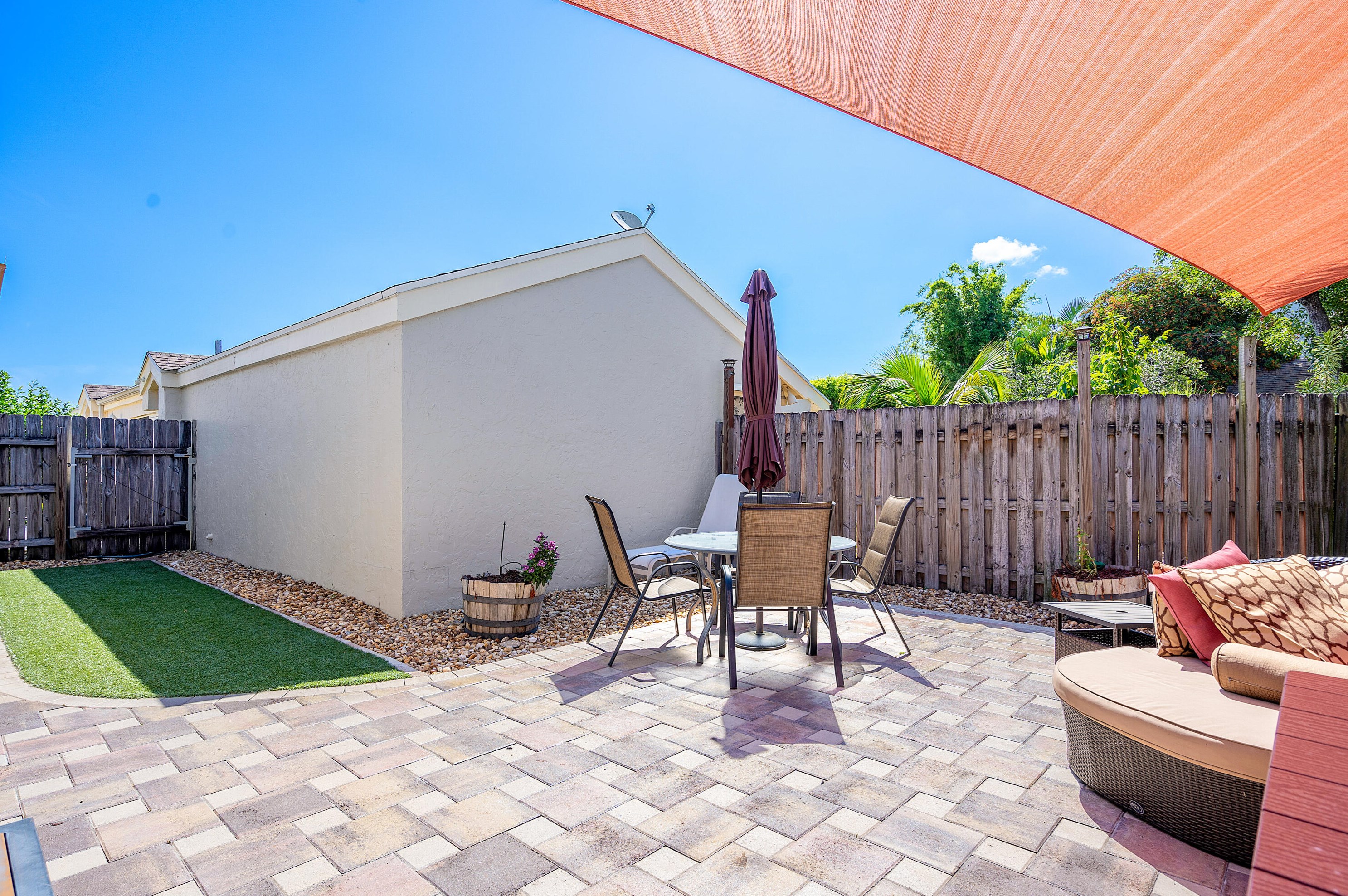 71 King Fisher Way, Boynton Beach FL  33436-9081 exterior
