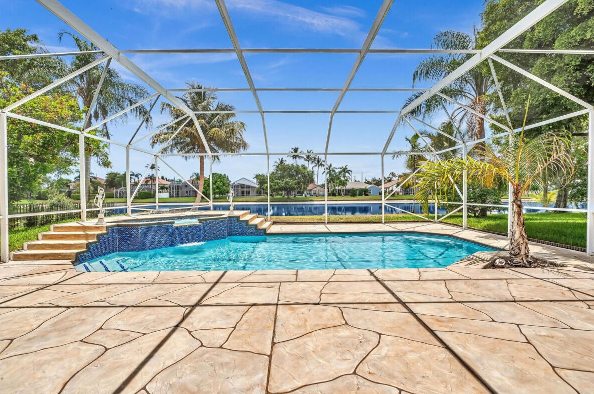 9055 Picot Ct, Boynton Beach FL 33472-2464 exterior