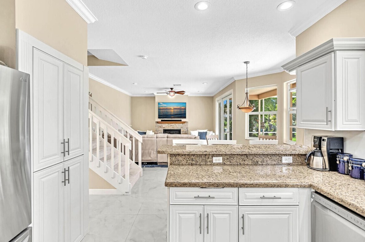 9055 Picot Ct, Boynton Beach FL 33472-2464 exterior