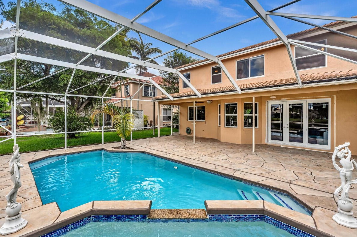 9055 Picot Ct, Boynton Beach FL 33472-2464 exterior