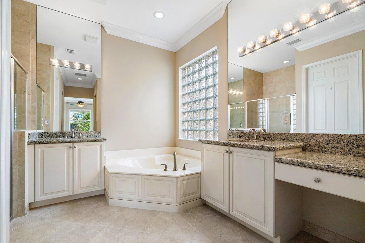 9057 Meridian View Isle, Boynton Beach FL  33473-4809 exterior