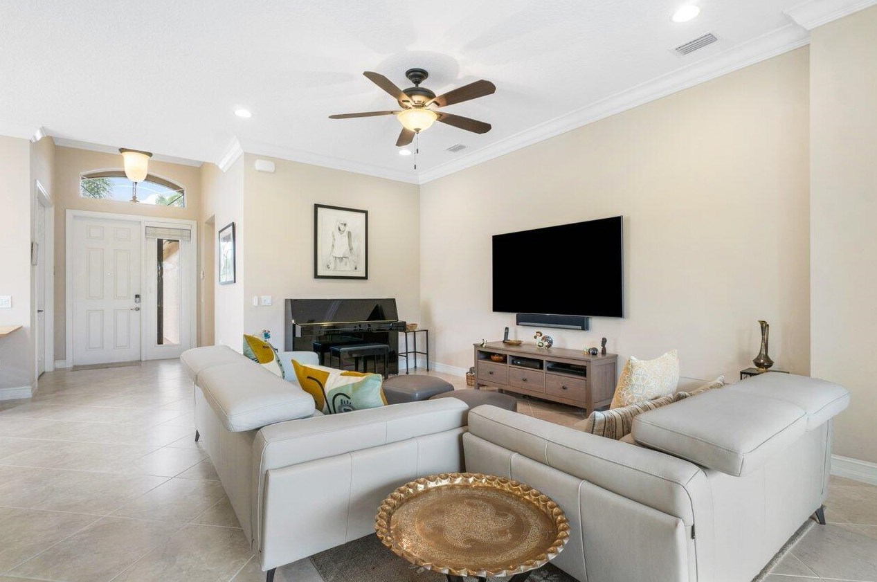 9057 Meridian View Isle, Boynton Beach FL  33473-4809 exterior