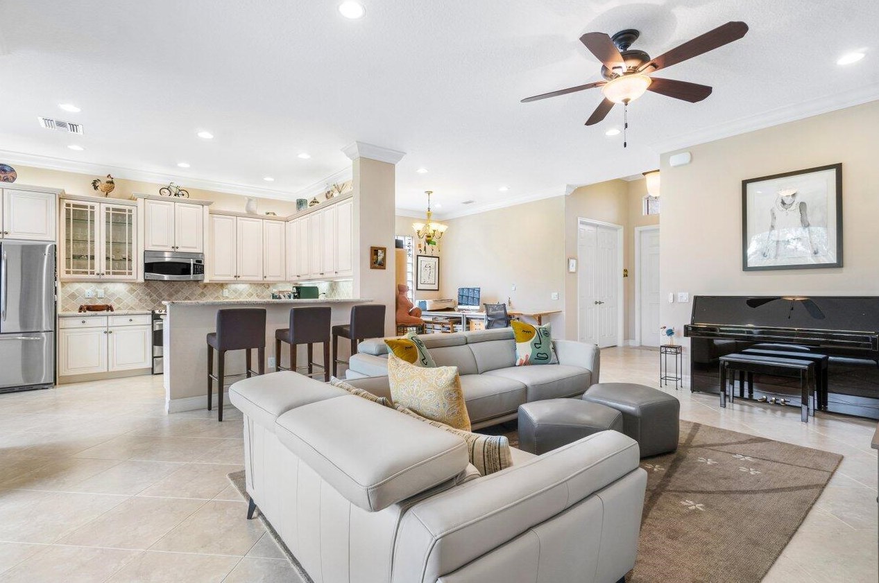 9057 Meridian View Isle, Boynton Beach FL  33473-4809 exterior