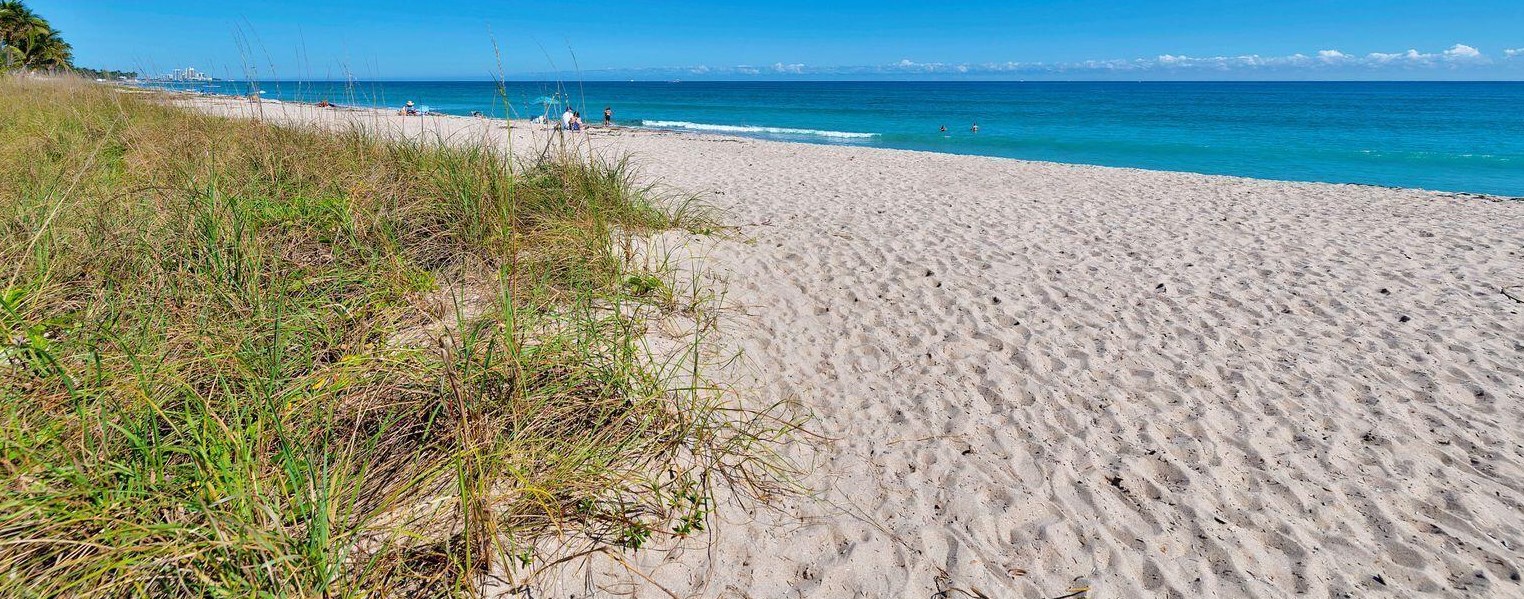 235 Sunrise Ave, Palm Beach FL  33480-3896 exterior