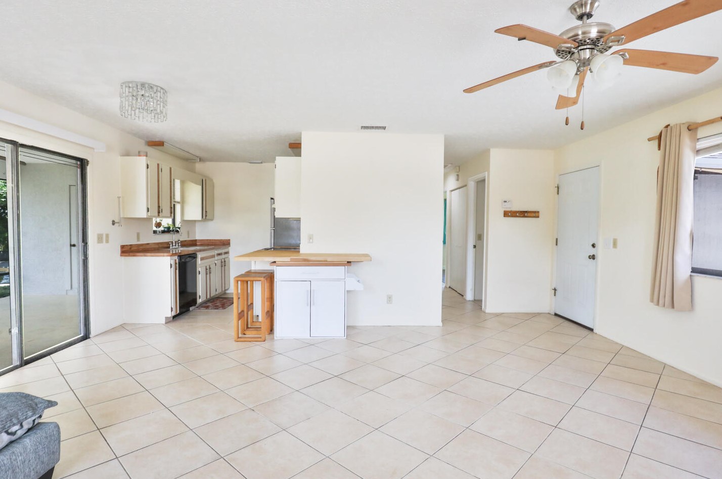 814 Del Rio Blvd, Fort Pierce FL  34953-1979 exterior