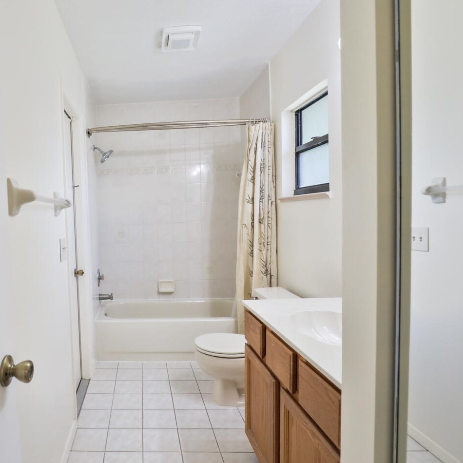 814 Del Rio Blvd, Fort Pierce FL  34953-1979 exterior