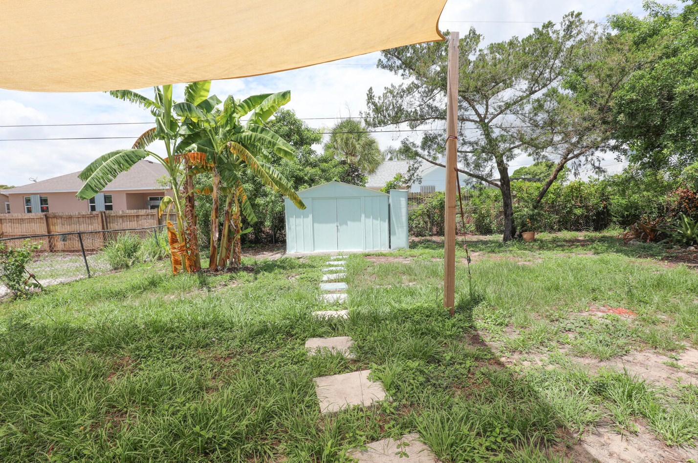 814 Del Rio Blvd, Fort Pierce FL  34953-1979 exterior