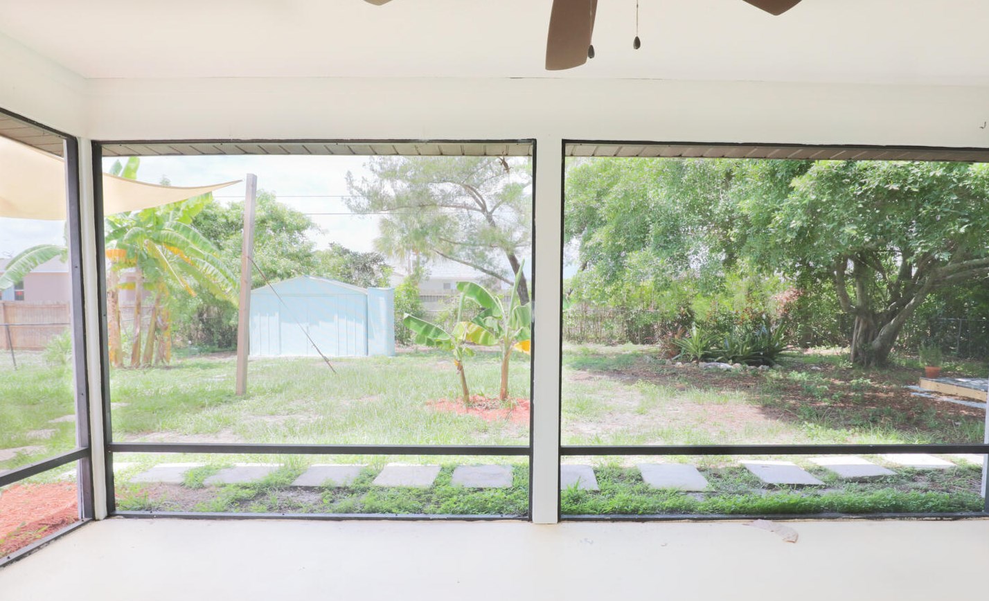 814 Del Rio Blvd, Fort Pierce FL  34953-1979 exterior