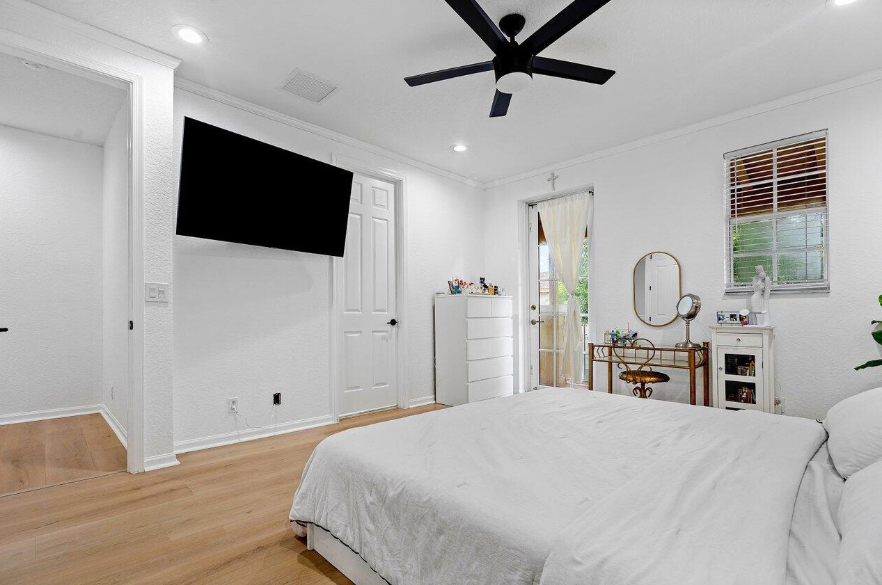 608 24th Ave, Boynton Beach FL  33426-8788 exterior