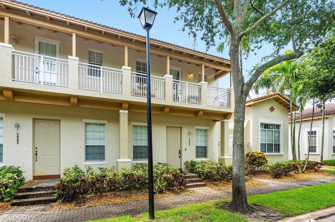 608 24th Ave, Boynton Beach FL  33426-8788 exterior