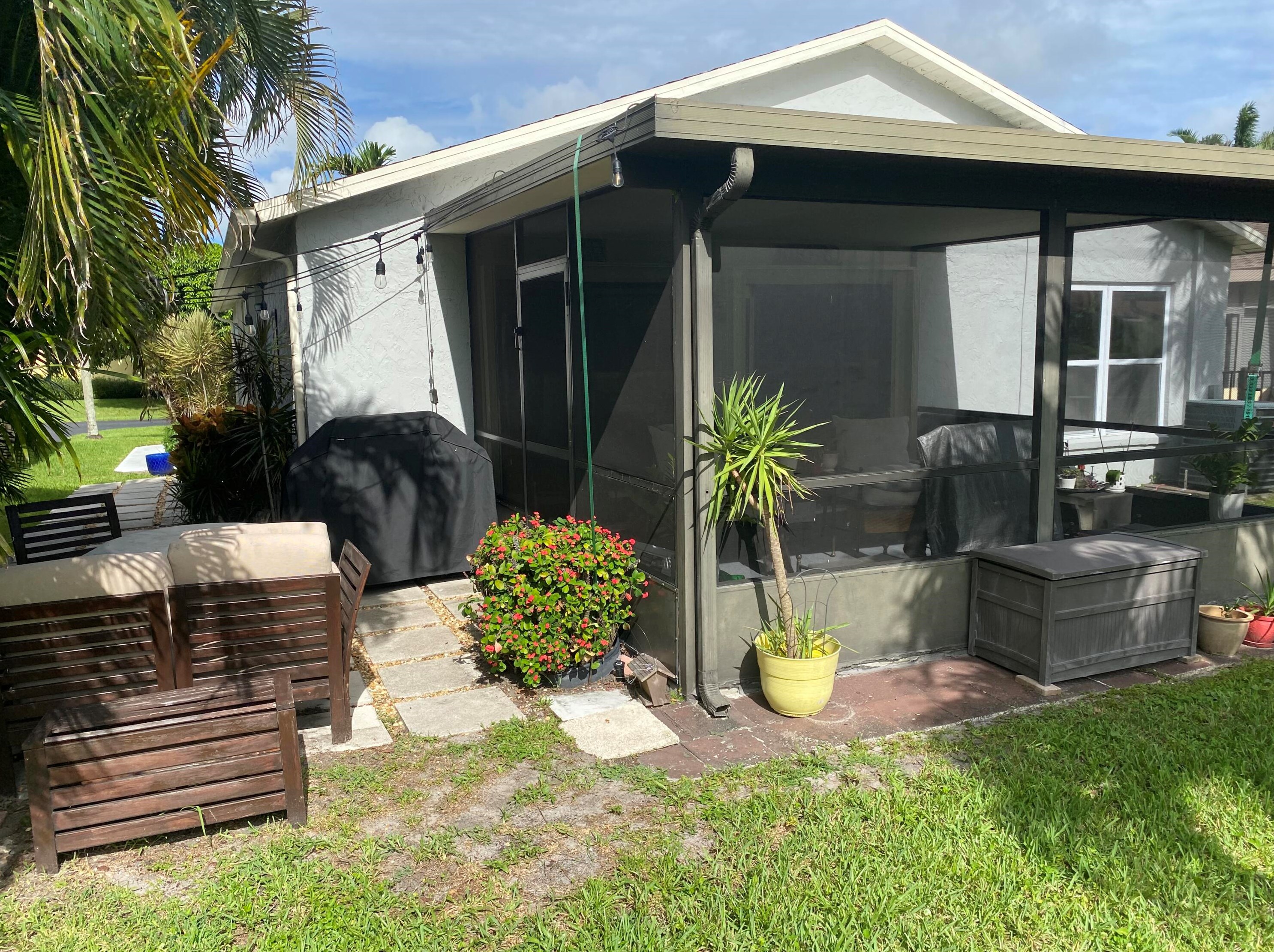 5582 Mirror Lakes Blvd, Boynton Beach FL  33472-1221 exterior