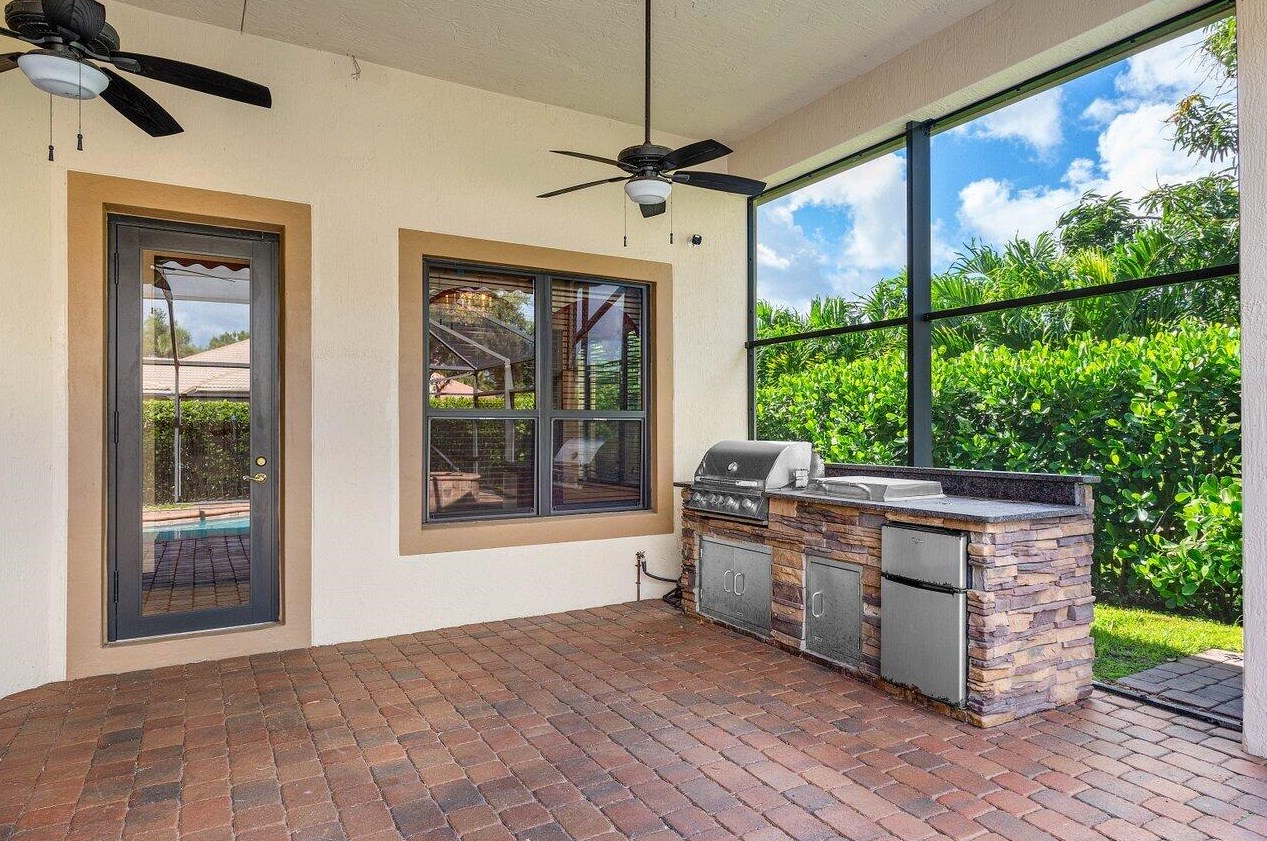 15541 Glencrest Ave, Delray Beach FL  33446-9576 exterior