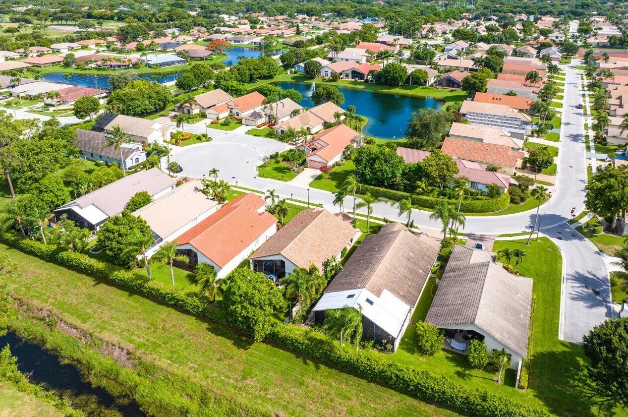 10496 Lexington Cir, Boynton Beach FL  33436-4555 exterior