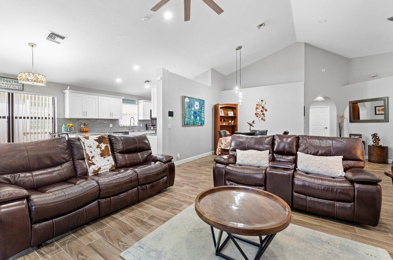 10496 Lexington Cir, Boynton Beach FL  33436-4555 exterior