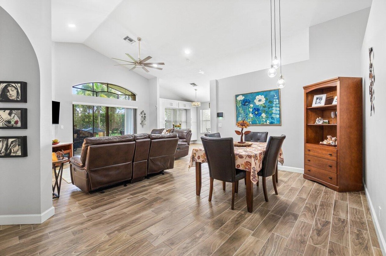 10496 Lexington Cir, Boynton Beach FL  33436-4555 exterior