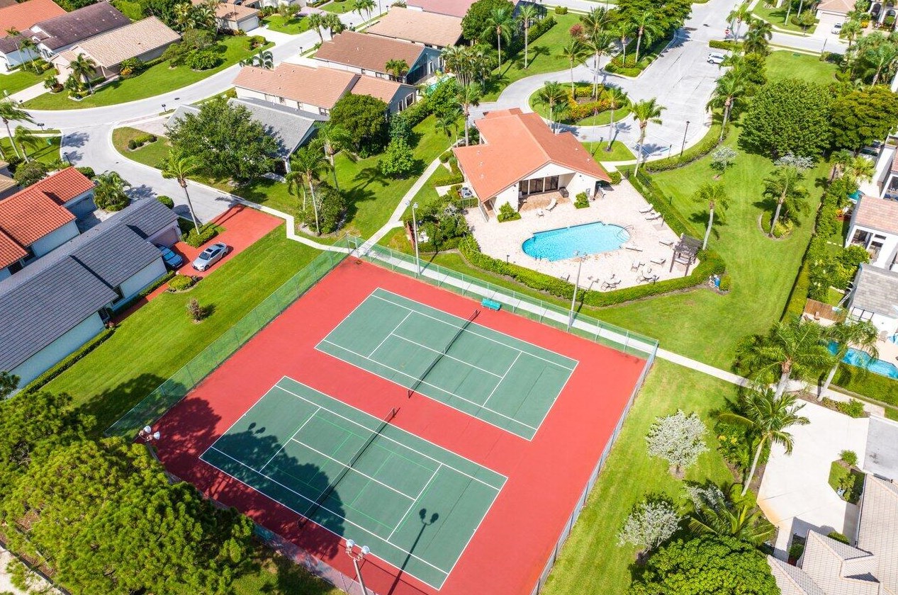 10496 Lexington Cir, Boynton Beach FL  33436-4555 exterior