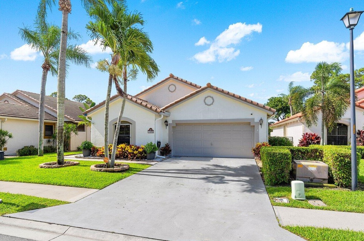 10496 Lexington Cir, Boynton Beach FL  33436-4555 exterior