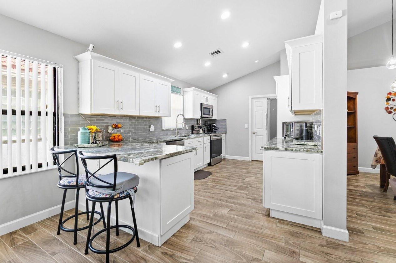 10496 Lexington Cir, Boynton Beach FL  33436-4555 exterior