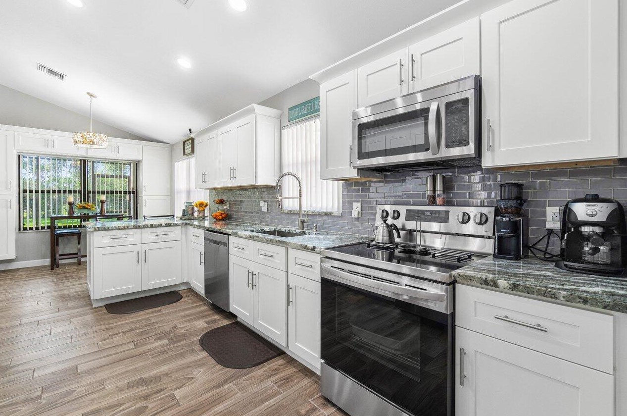 10496 Lexington Cir, Boynton Beach FL  33436-4555 exterior