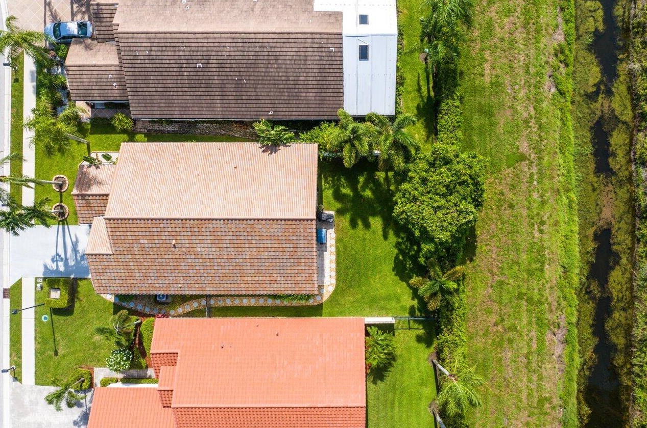 10496 Lexington Cir, Boynton Beach FL  33436-4555 exterior