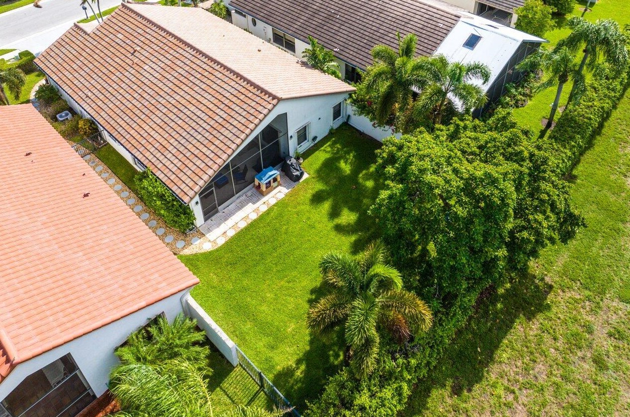 10496 Lexington Cir, Boynton Beach FL  33436-4555 exterior