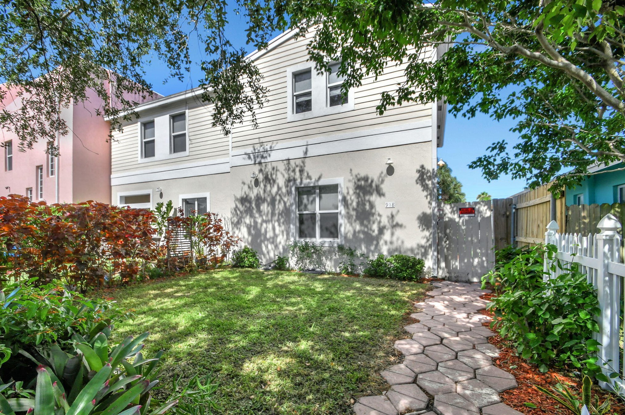 918 Federal Hwy, Lake Worth FL 33460-2656 exterior