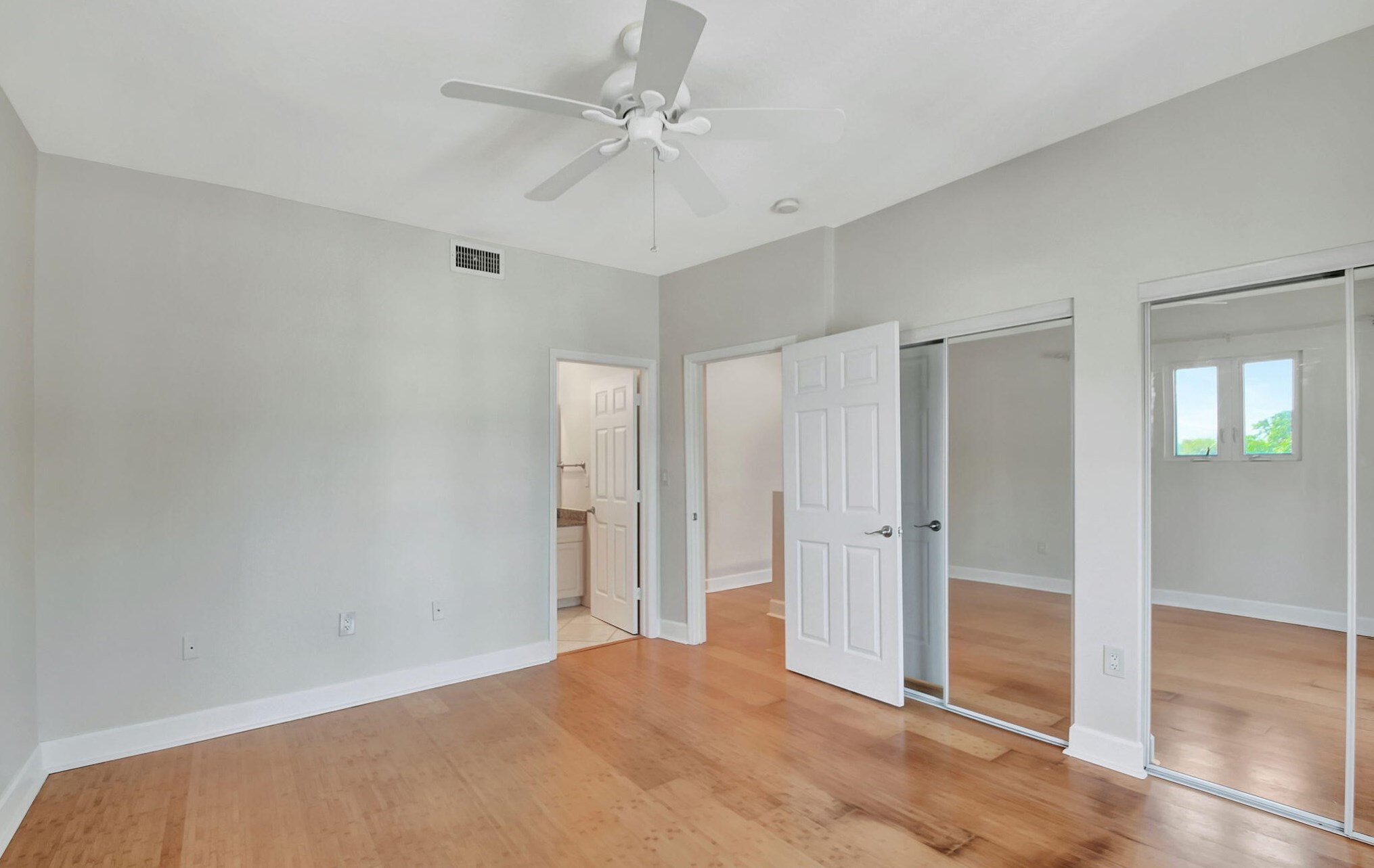 918 Federal Hwy, Lake Worth FL 33460-2656 exterior