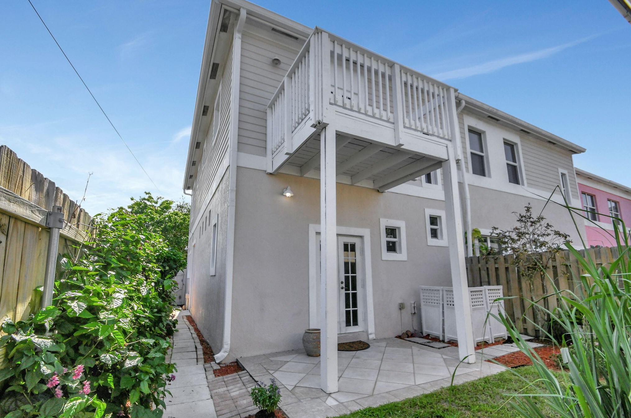 918 Federal Hwy, Lake Worth FL 33460-2656 exterior