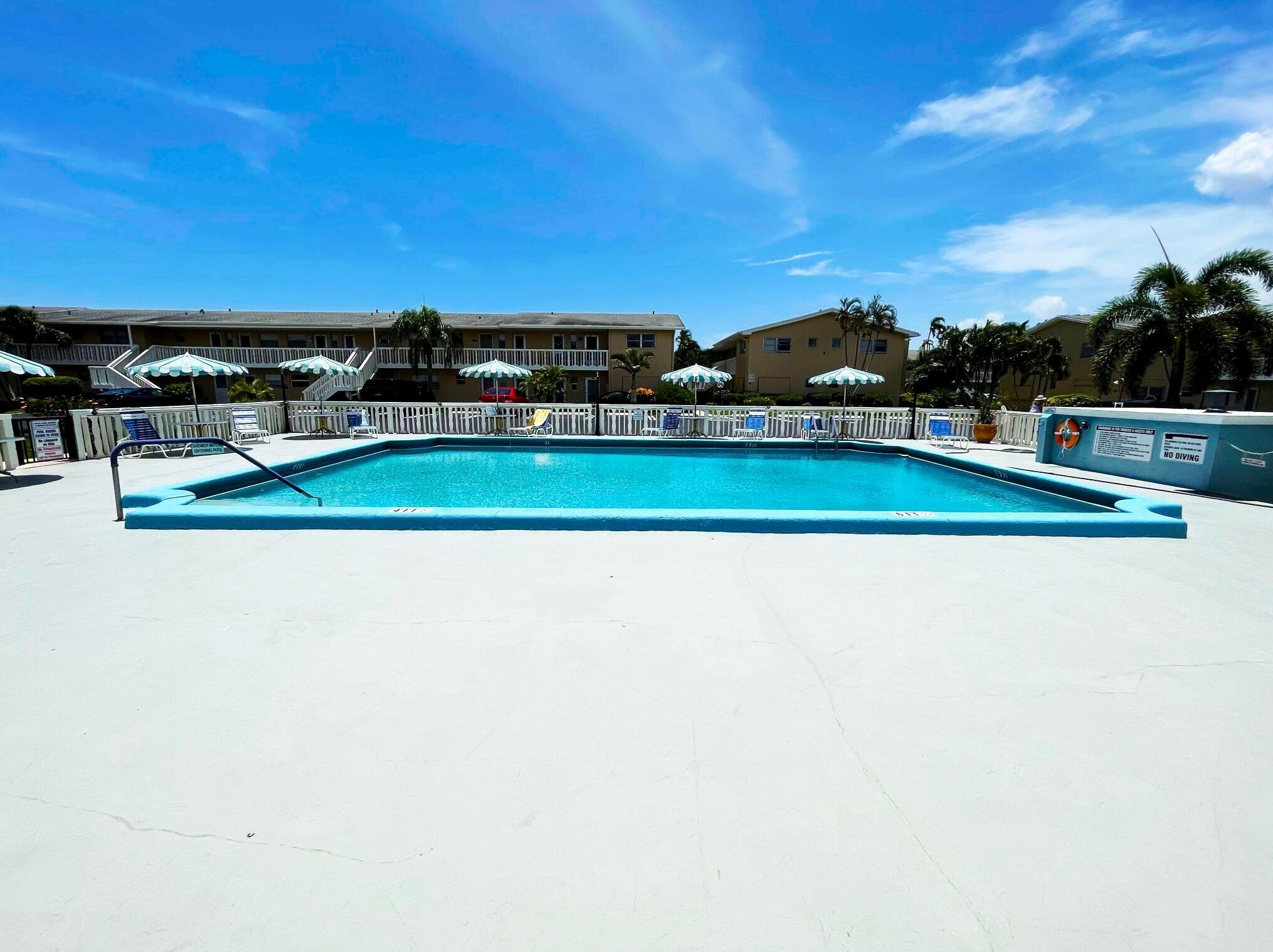 2111 1st Ct, Boynton Beach FL 33435-2909 exterior