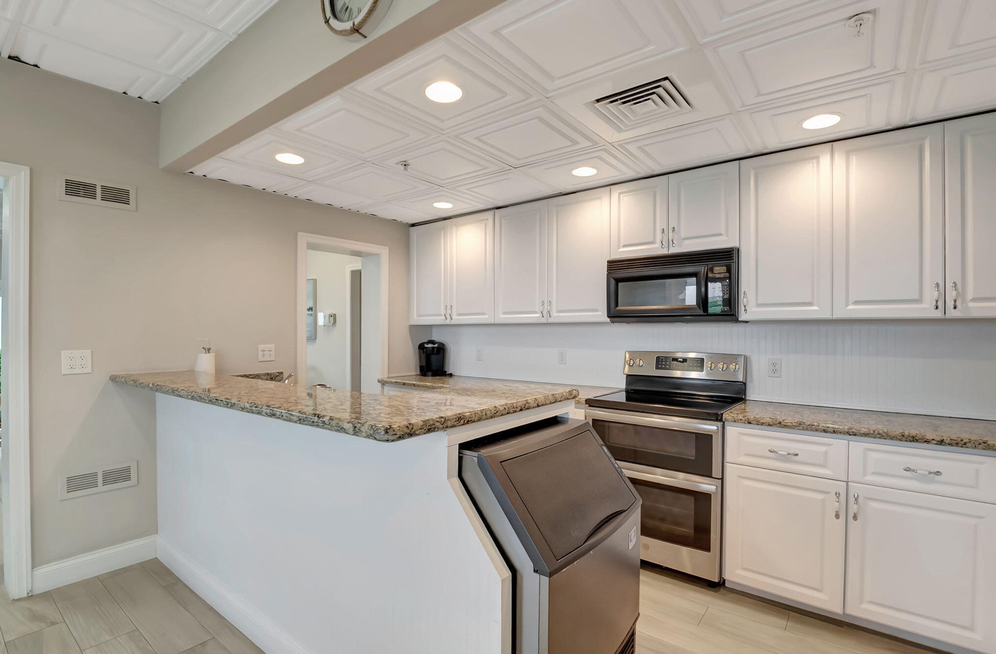 2150 Ocean Blvd, Delray Beach FL  33483-6450 exterior