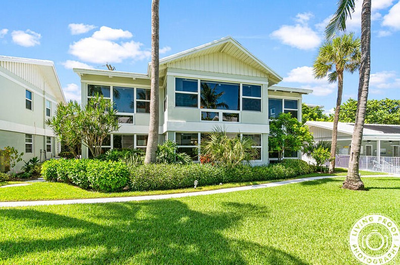 320 Ocean Blvd, Delray Beach FL  33483-6772 exterior