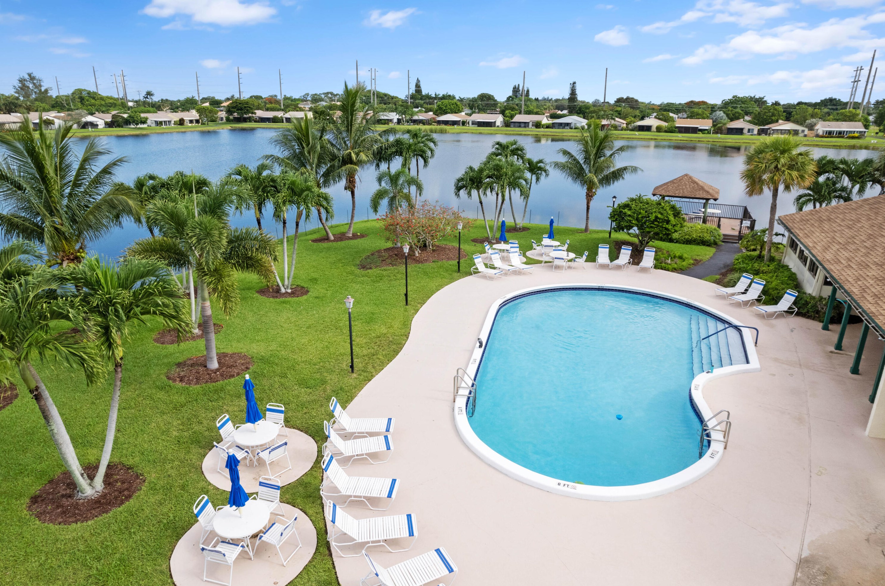 5128 Mirror Lakes Blvd, Boynton Beach FL  33472-1212 exterior