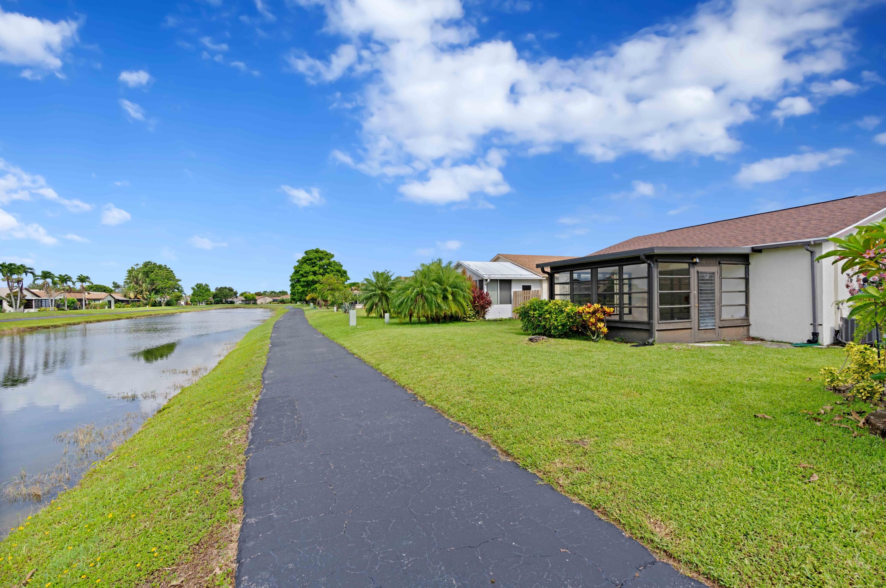 5128 Mirror Lakes Blvd, Boynton Beach FL  33472-1212 exterior