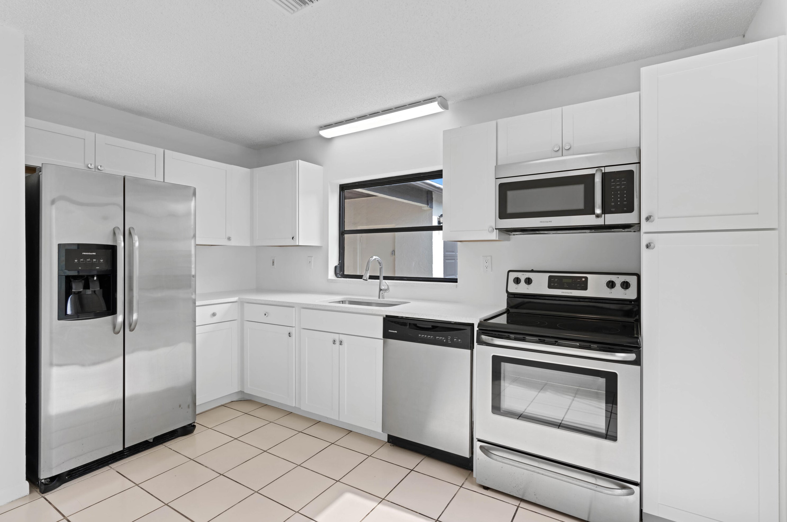 5128 Mirror Lakes Blvd, Boynton Beach FL  33472-1212 exterior