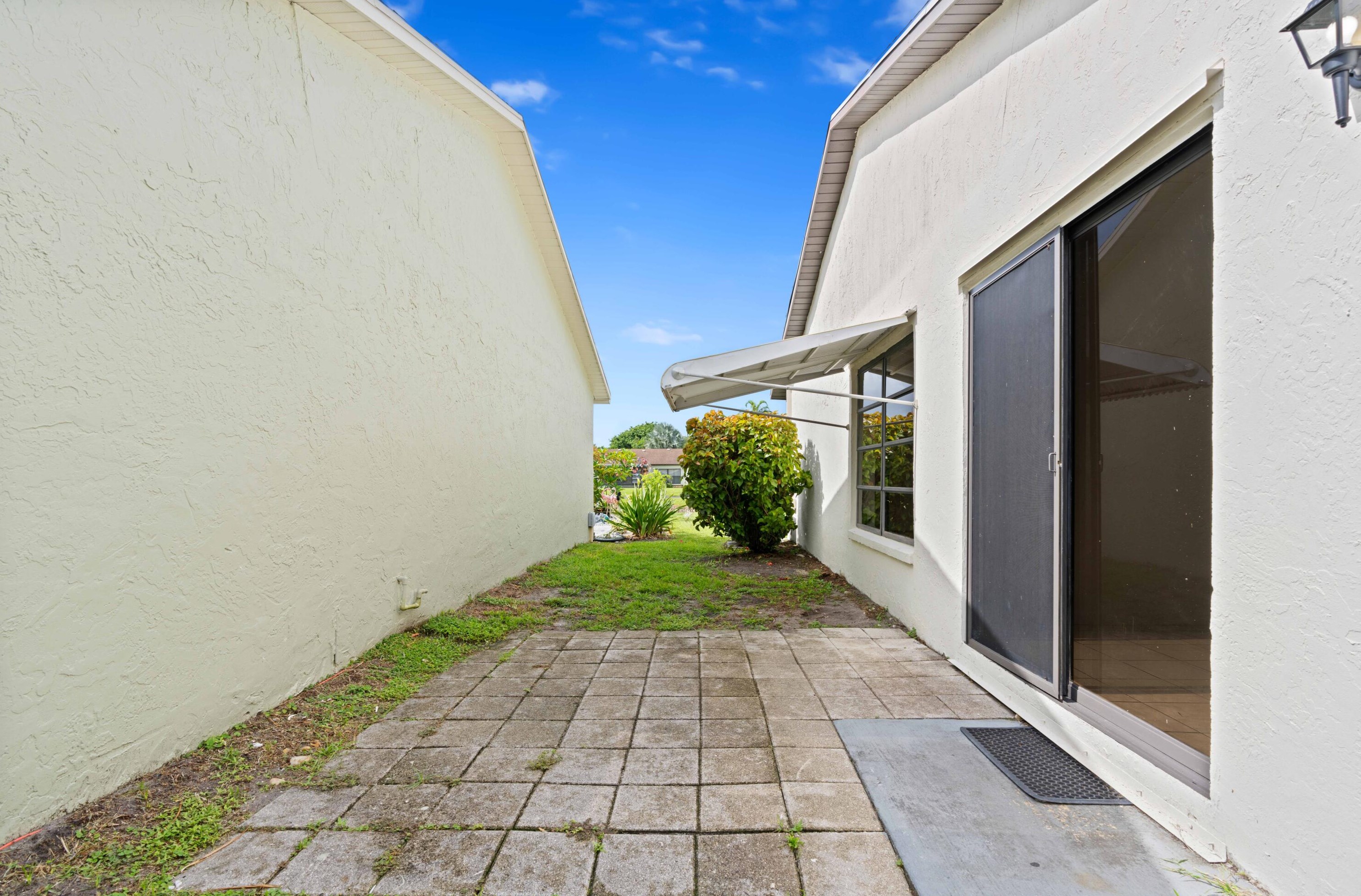 5128 Mirror Lakes Blvd, Boynton Beach FL  33472-1212 exterior