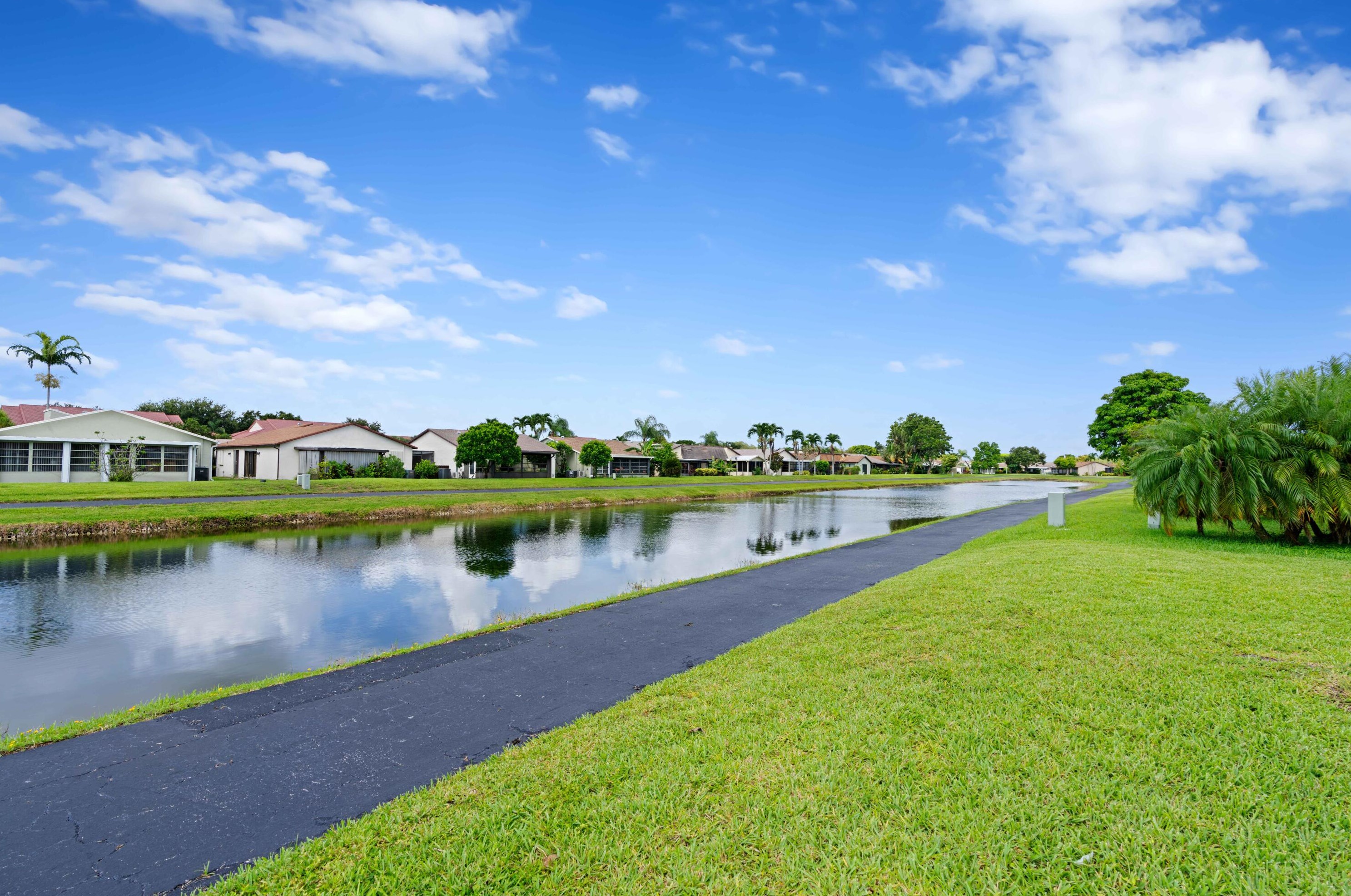 5128 Mirror Lakes Blvd, Boynton Beach FL  33472-1212 exterior