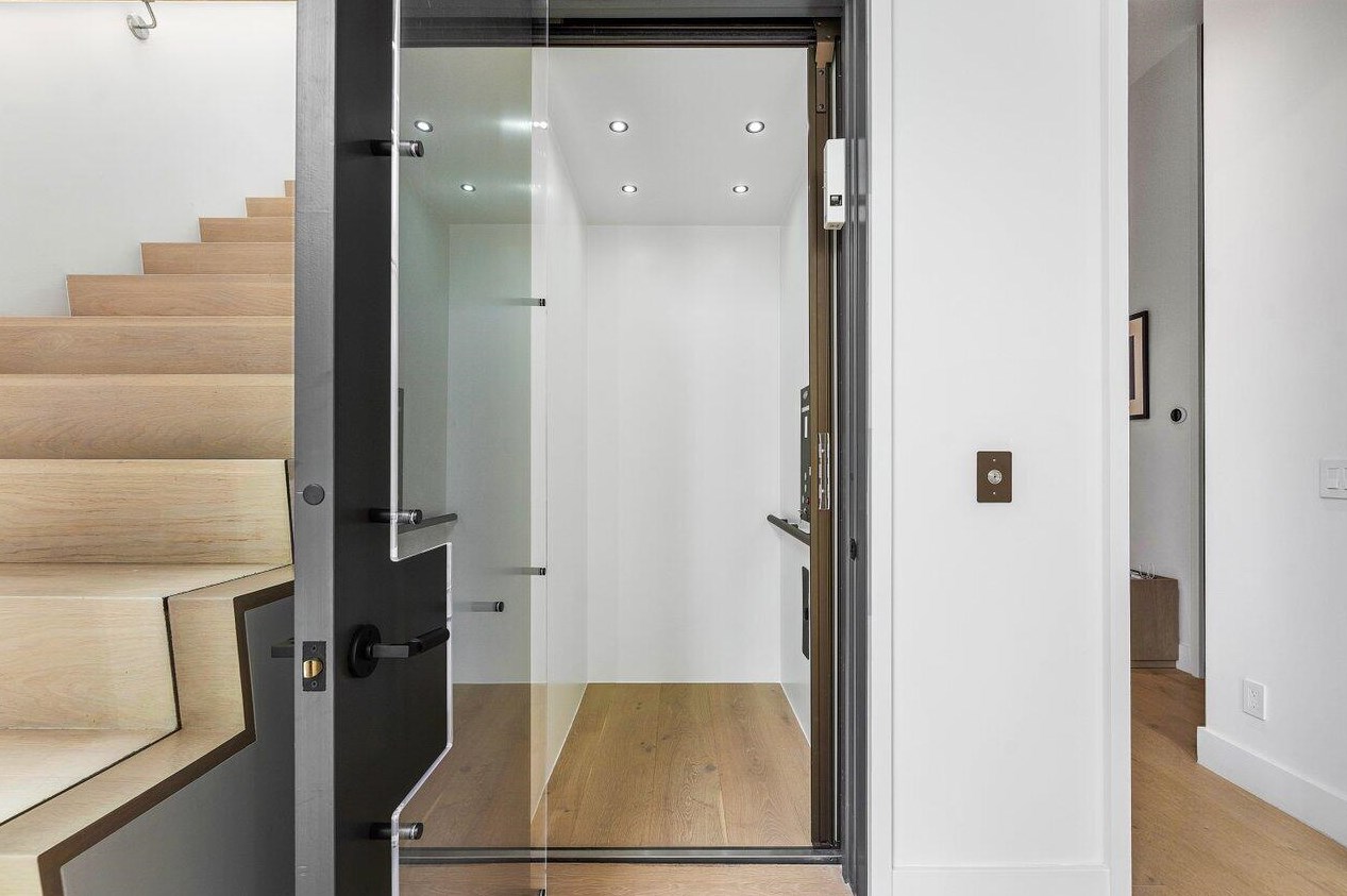 132 7 Ave, Delray Beach FL 33483-5244 exterior