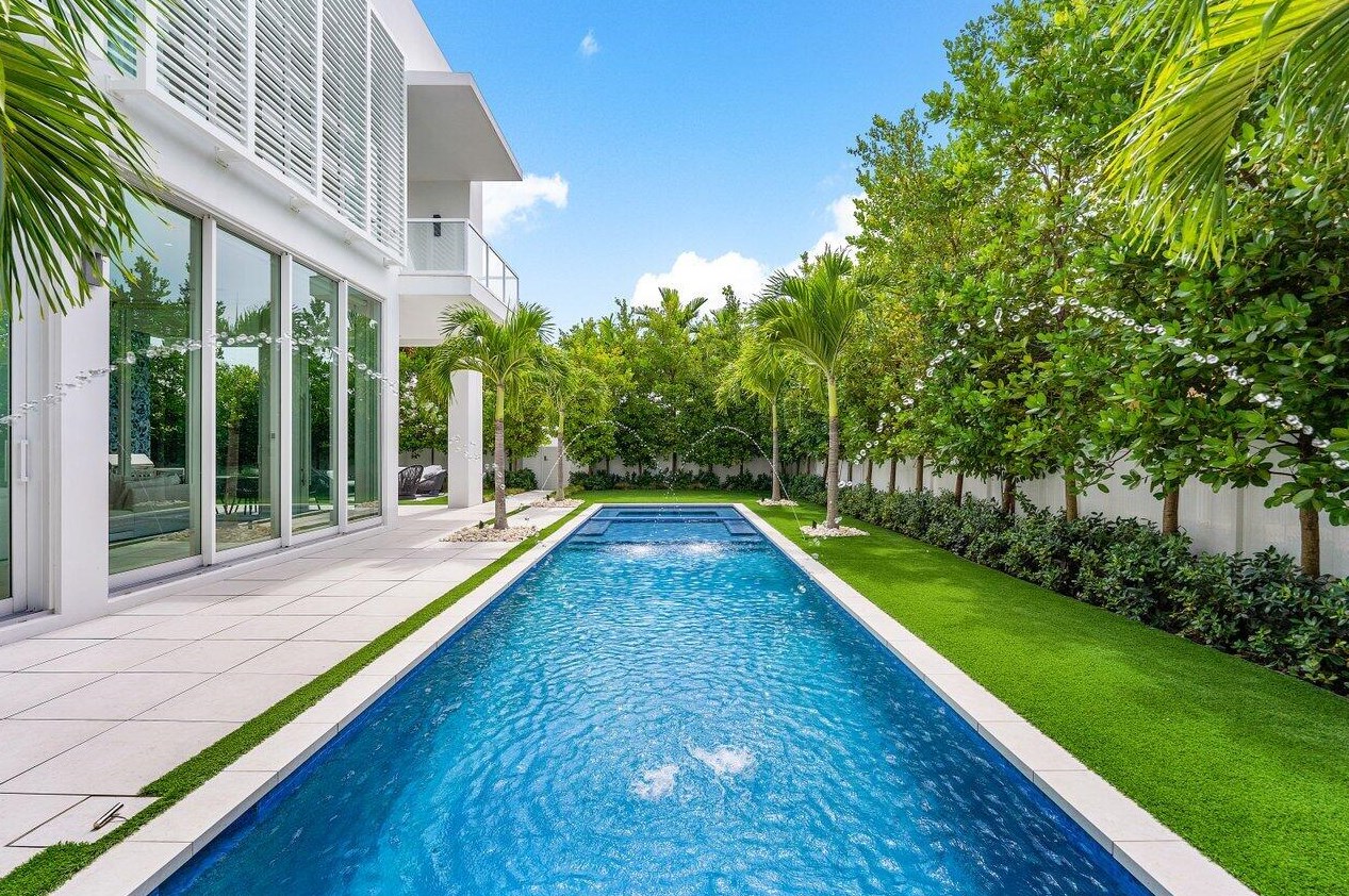 132 7 Ave, Delray Beach FL 33483-5244 exterior