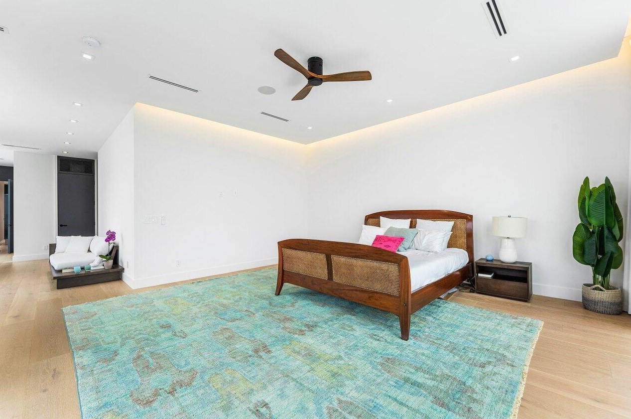 132 7 Ave, Delray Beach FL 33483-5244 exterior